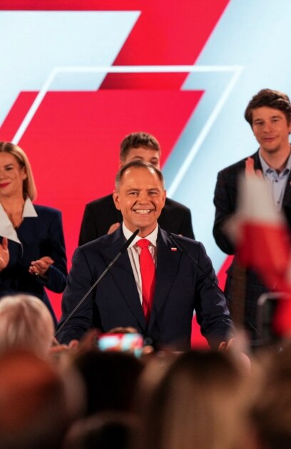 Консервативният кандидат на опозицията Карол Навроцки спечели президентските избори в