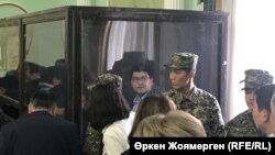 Quandyq Bishimbayev (kabinədə) məhkəməsində, 7 noyabr, 2017-ci il