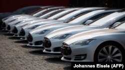 Makina të prodhuara nga kompania Tesla.