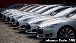 Автомобили фирмы Tesla - среди форвардов в поиске революционных решений, в частности и "самоуправляемых" машин (архивное фото)