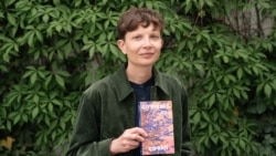 В Праге вышел роман Алены Махониновой "Как ты думаешь, что он видит?" 
@ Petr Kašlal