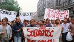 Poland – Hundreds of young anti-government demonstrators staged a protest march in Central Warsaw on June 30, 1989 to oppose Polish leader General Wojcieh Jaruzelski. 