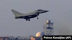 Російський літак не увійшов до повітряного простору НАТО, однак британські винищувачі Typhoon отримали наказ патрулювати небо