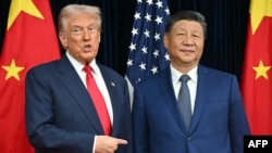 Presidenti amerikan, Donald Trump, dhe udhëheqësi kinez, Xi Jinping, gjatë një takimi më 2025. 