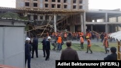 Фото с места обрушения строящегося дома. Бишкек, 23 октября 2017 г.