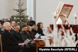 Прэзыдэнты і першыя лэдзі падчас імшы ў Віленскай катэдры