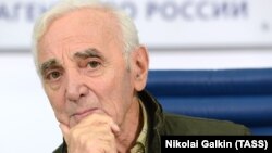 Russia - French-Armenian singer Charles Aznavour at a press conference in Moscow, 2 October 2014.
