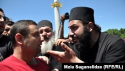 В Тбилиси сторонники православной церкви не дали провести шествие представителей сексуальных меньшинств
