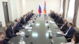 Մոսկվայի հետ հարաբերությունները վերաֆորմատավորելու հարց Երևանի օրակարգում չկա՝ չնայած դիրքորոշումներում ակնհայտ տարբերություններին