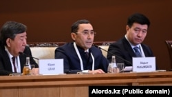 Айдын Рахимбаев (в центре), основатель BI Group, на встрече президента с представителями бизнеса. Астана, 7 февраля 2025 года