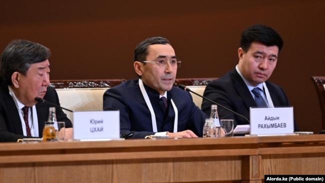 Айдын Рахимбаев (в центре), основатель BI Group, на встрече президента с представителями бизнеса. Астана, 7 февраля 2025 года