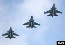 Перша група російських літаків на шляху з Сирії. 15 березня 2016 року