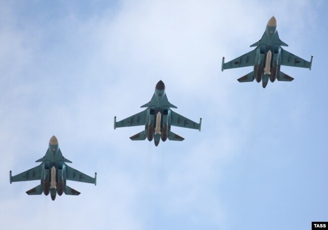 Первая группа российских истребителей-бомбардировщиков Су-34 возвращается из Сирии. 15 марта 2016 года
