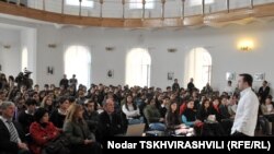 დიმიტრი შაშკინი მეთორმეტეკლასელებთან შეხვედრისას