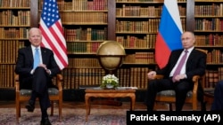 Джо Байден і Володимир Путін під час зустрічі в Женеві, червень 2021 року