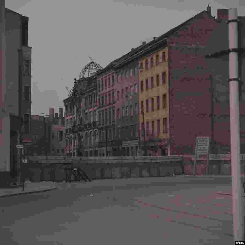 View of the newly constructed Berlin Wall, looking from West to East - On August 24, 1961, 24-year-old Guenter Litfin was shot dead as he swam across the River Spree. The incident is generally accepted as the date of the first killing by border guards after the wall went up.