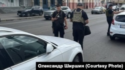 28 серпня в Харкові Олександра Ширшина зупинили працівники поліції, коли він об’їжджав ДТП за участі поліцейського автомобіля. Фото надав Олександр Ширшин