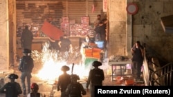 Përleshjet mes palestinezëve dhe policisë izraelite në Jerusalem më 9 maj. 