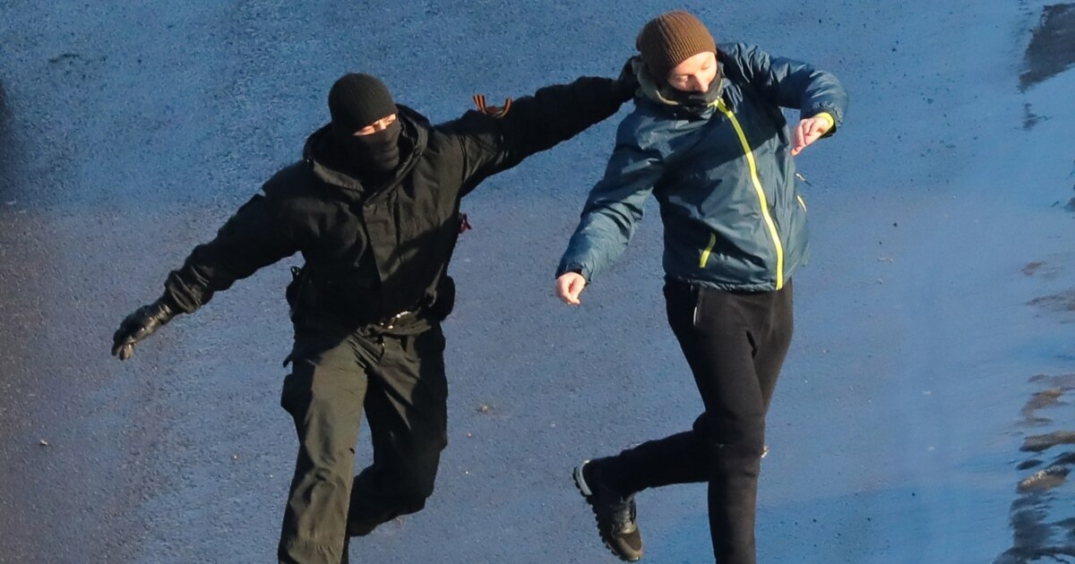 Сәтсіз студенттердің бағалары үшін несие беретін секс бейнелерін қараңыз. Күйеуі әйелін түкті кискамен трахает