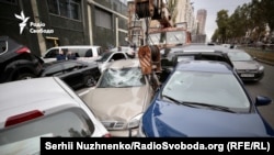 Автокран протаранив легкові автомобілі в центрі Києва, водій заявляє про несправність гальм