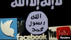 "Ислам мемлекеті" экстремистік ұйымының туы аясында тұрған әлеуметтік желілердің логотиптері (Көрнекі сурет). 