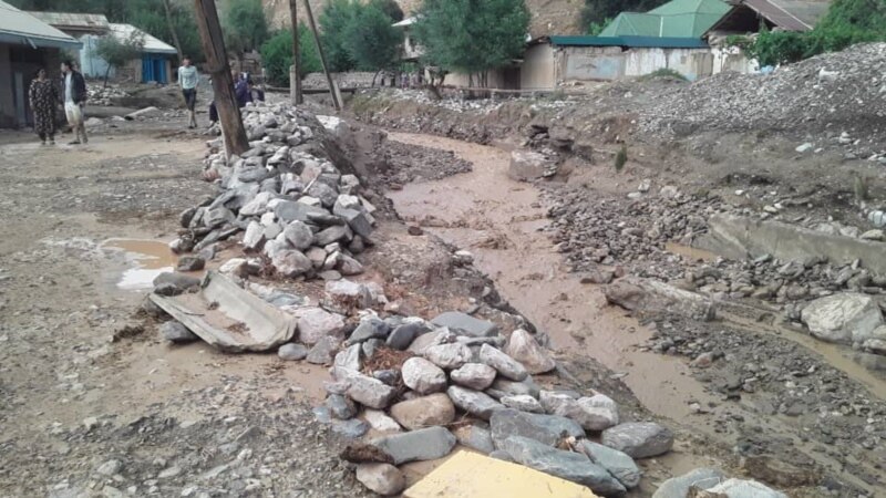Наводнения и сели в Таджикистане: есть разрушения. ВИДЕО