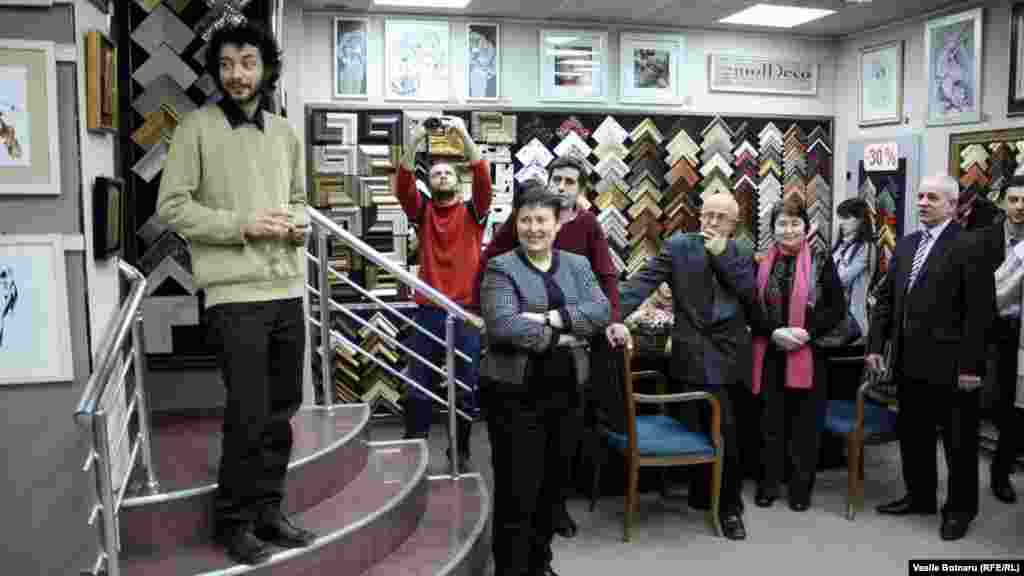 O lansare cu z&icirc;mbete...