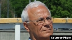 الیعزر تسفریر روز ۲۸ دی، در بحبوحهٔ اعتراض‌های مردم ایران و سرکوب مرگبار آن که به کشتارهای گسترده انجامید، درگذشت