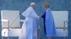 Папа Франциск і президентка Зузана Чапутова на зустрічі 13 вересня 2021 року