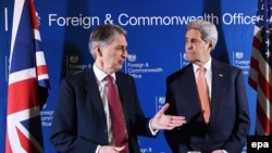 Philip Hammond i John Kerry u Londonu