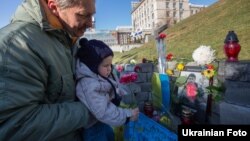 People brought flowers to Independence Square on November 21, 2014, in memory of those killed during the antigovernment protests that started one year ago.