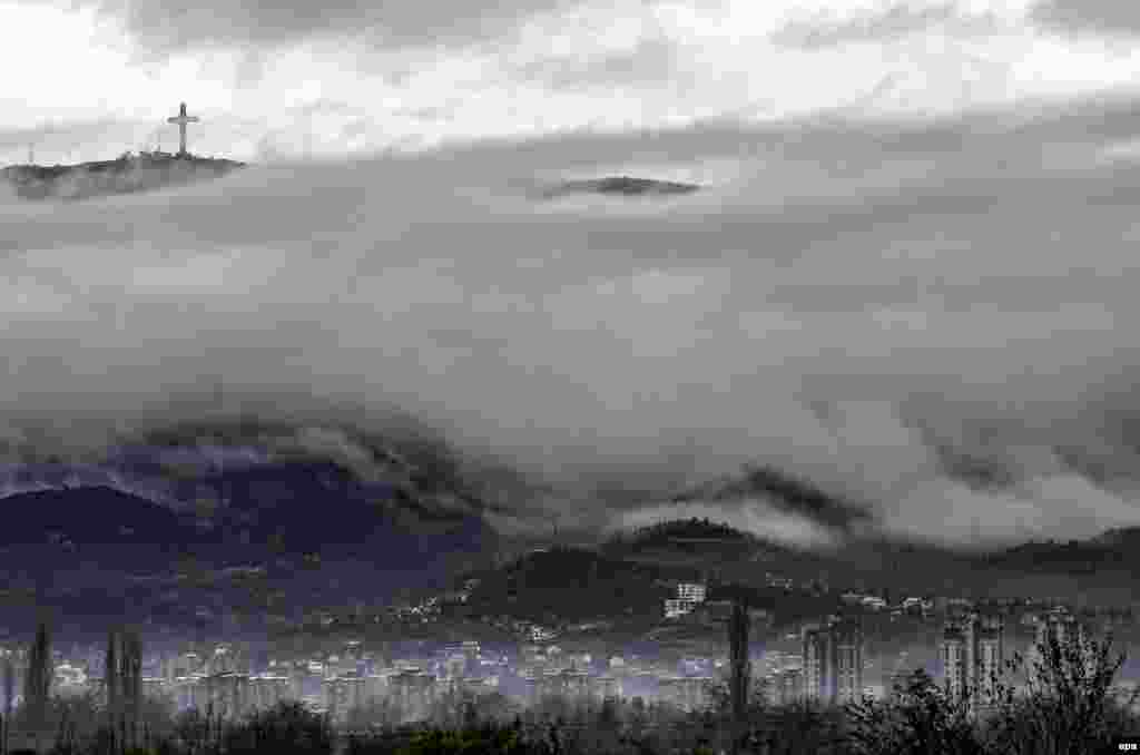 Clouds and fog hang over the Macedonian capital, Skopje, on November 8. (epa/Georgi Licovski)