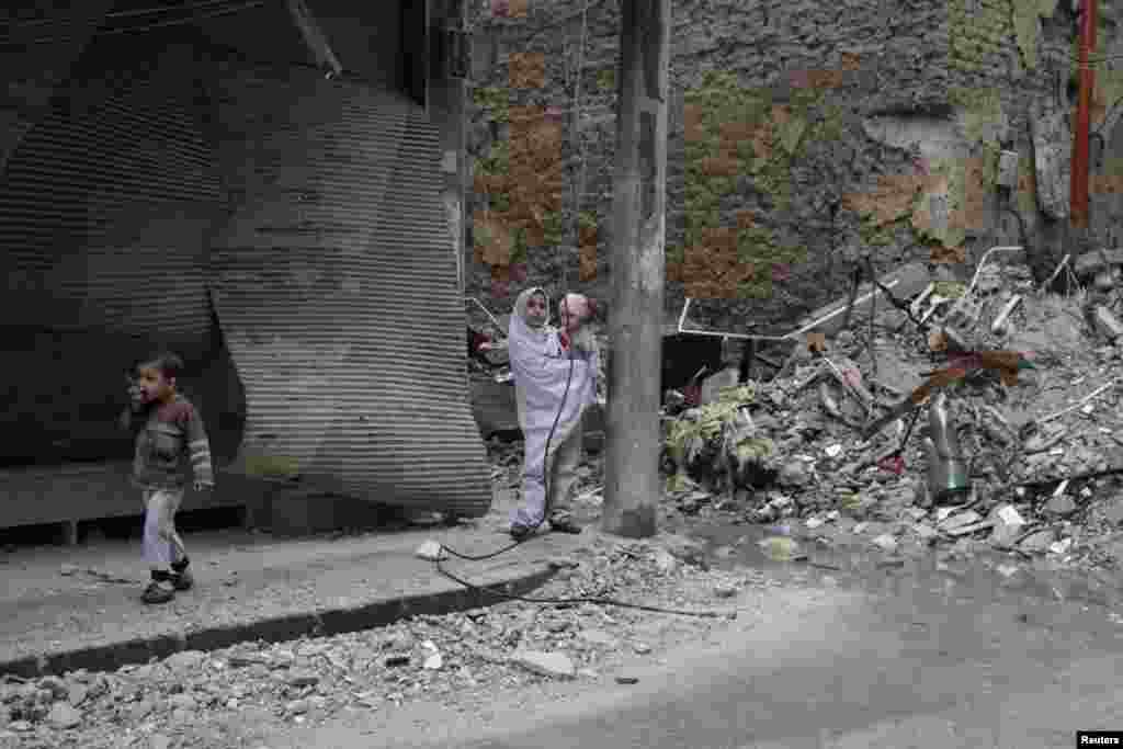 Children in the rubble