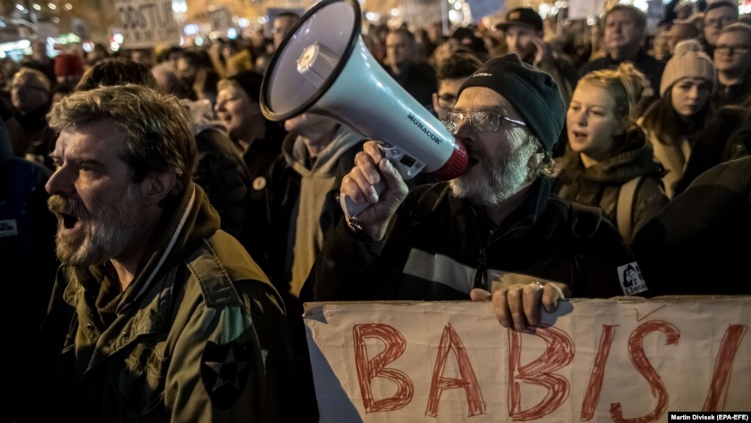Демонстрация протеста на Вацлавской площади в Праге с требованием отставки Андрея Бабиша, 15 ноября