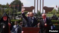 Премьер-министр Армении Никол Пашинян выступил с речью в мемориальном комплексе в Сардарапате во время празднования 100-летия Первой Республики, 28 мая 2018 г.