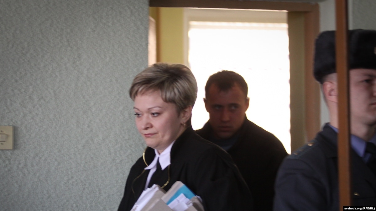 Неўязныя судзьдзі атрымліваюць падвышэньне. Фрунзэнскага раёну Менску Тацяна Чаркас, якая 2 сакавіка прысудзіла Аляксандра Малчанава, Дзьмітрыя Новіка і Аляксандра Атрошчанкава да зьняволеньня на тэрміны ад 3 да 4 гадоў за ўдзел у акцыі 19 сьнежня 2010 году, атрымала падвышэньне. https://www.svaboda.org/a/9505710.html Неўязныя судзьдзі атрымліваюць падвышэньне. Фрунзэнскага раёну Менску Тацяна Чаркас, якая 2 сакавіка прысудзіла Аляксандра Малчанава, Дзьмітрыя Новіка і Аляксандра Атрошчанкава да зьняволеньня на тэрміны ад 3 да 4 гадоў за ўдзел у акцыі 19 сьнежня 2010 году, атрымала падвышэньне. https://www.svaboda.org/a/9505710.html