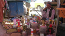 آرشیف، شهر مزار شریف، یک فروشنده داروهای یونانی