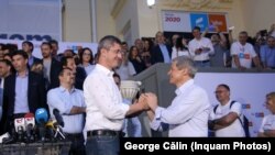 Președinții Alianței USR PLUS: Dan Barna (stânga) și Dacian Cioloș (dreapta)