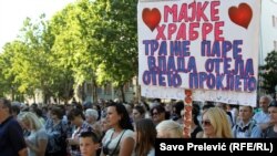 Korisnice naknada za majke sa troje i više djece su najavile da će nastaviti proteste sve dok se zahtjevi na ispune