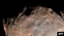Марс иярчене Фобос