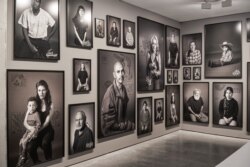 نمایشگاه اخیر آثار شیرین نشاز در گودمن گالری در لندن
