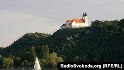 Монастир бенедиктинців, де шанують пам’ять його першої покровительки Анастасії Київської. (Фото Яноша Салаї, Тихань)