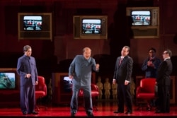 Сцена из оперы "Никсон в Китае". Киссинджер - крайний справа