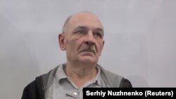 Цемах звинувачує співробітників правоохоронних органів цих країн у незаконному викраденні й утриманні в СІЗО в Києві, а також у застосуванні до нього в камері психотропних препаратів, сказав адвокат