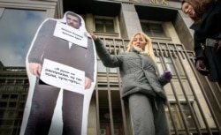 Москва, 2018 год, пикет с требованием привлечь Леонида Слуцкого к ответственности за сексуальные домогательства, в которых его обвинили три российские журналистки