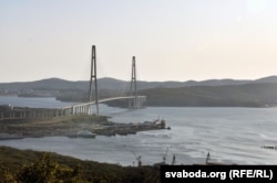 Рускі мост коштам 1 мільярд даляраў скончылі будаваць у 2010 годзе