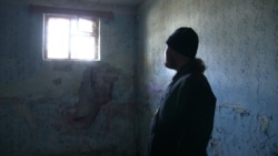 Ігумен Діонісій у камері, де його утримували підтримувані Росією бойовики