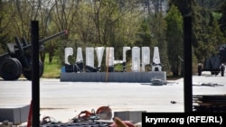 Поспіх на Сапун-горі: як напередодні 9 травня в Севастополі реконструюють меморіальний комплекс (фотогалерея)