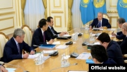 Қазақстан президенті Нұрсұлтан Назарбаев үкіметтің кезекті жиындарының бірінде. Астана, 15 қаңтар 2015 жыл.