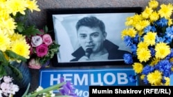 Мәскеудегі Борис Немцов қаза тапқан жерге орнатылған мемориал.